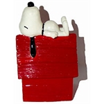 Pixi SCHULTZ : SNOOPY Snoopy couché sur sa niche